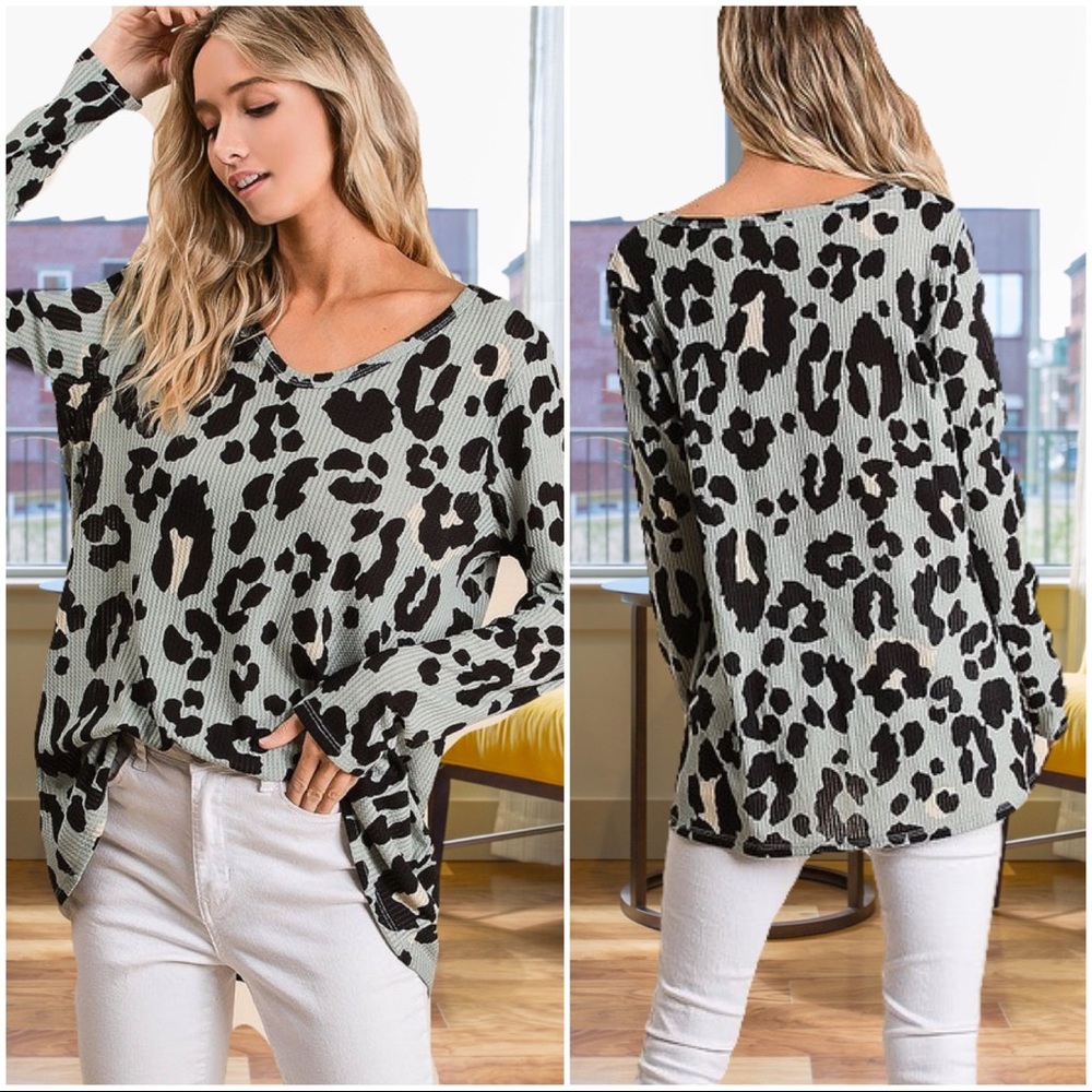 ✨✨LAST ONE✨SPRING FLING LEOPARD PRINT TOP - Picture 4 of 8